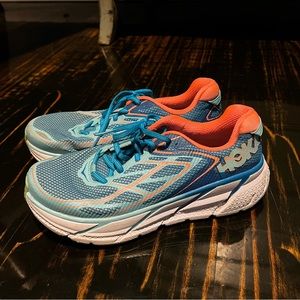 Women’s Hoka tennis shoes. Great condition. Lightly worn. Size 9.
